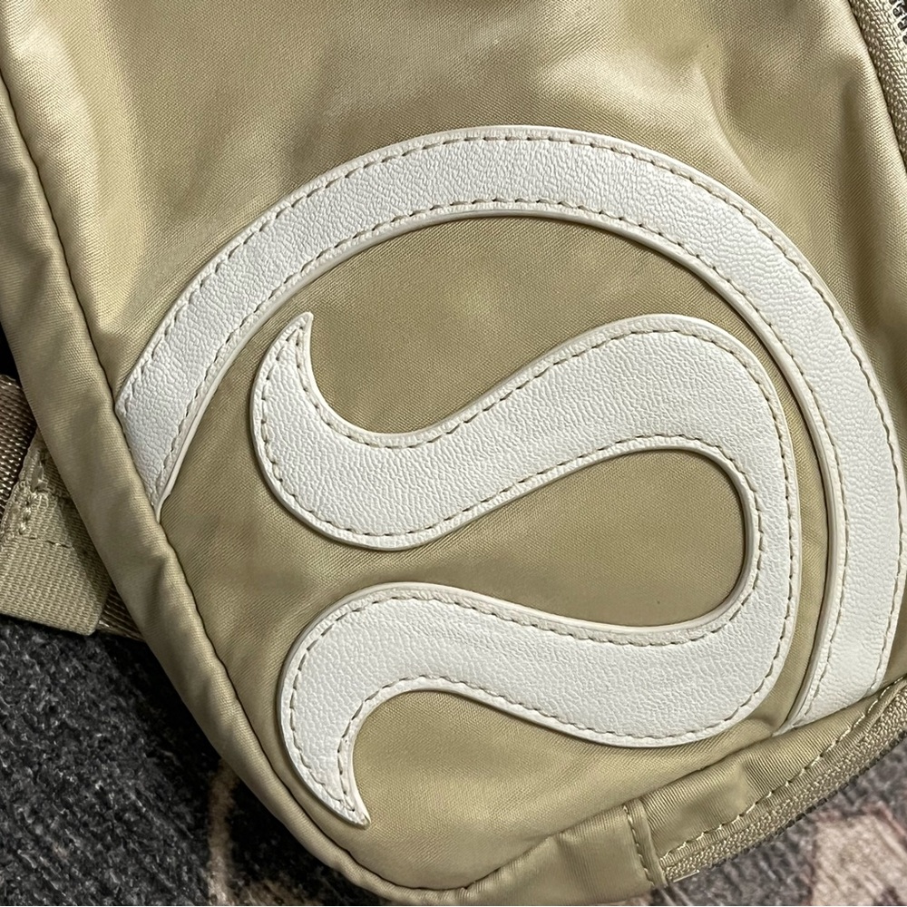 Lululemon Beige Crossbody Bag - Picture 4 of 6